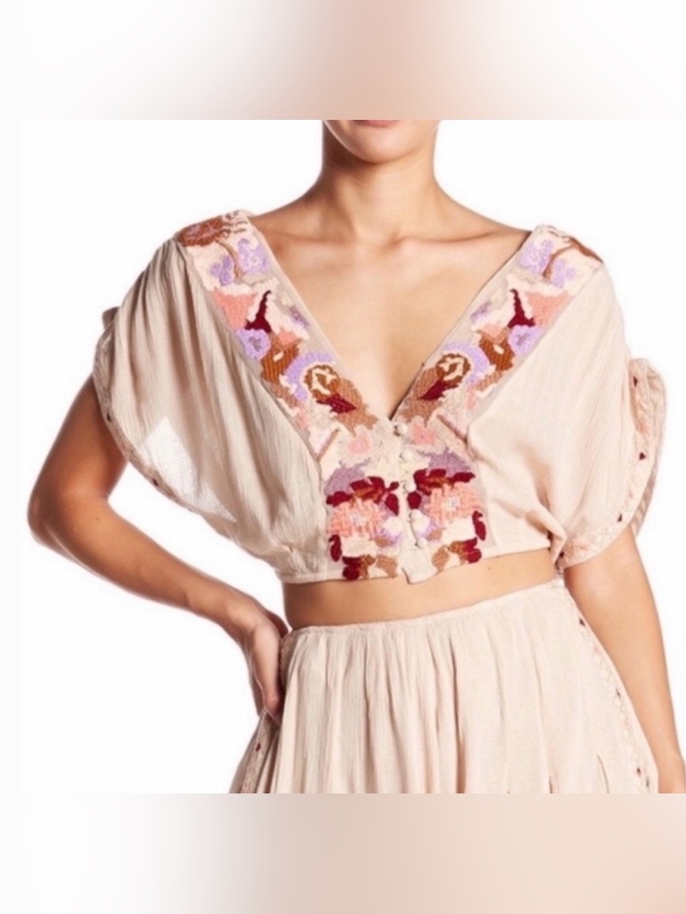 FREE PEOPLE Santoshi Embroidered
Crop Top *** TOP ONLY NWT***
Beige Size 2